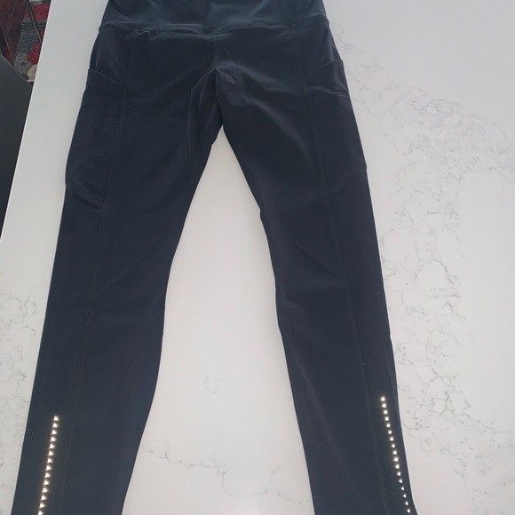Lulu lemon pants size 8 - Picture 2 of 3